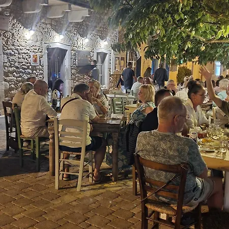 Spitiko Mas فيلة Riglia