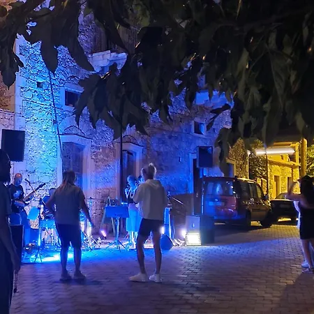 فيلة Spitiko Mas Riglia